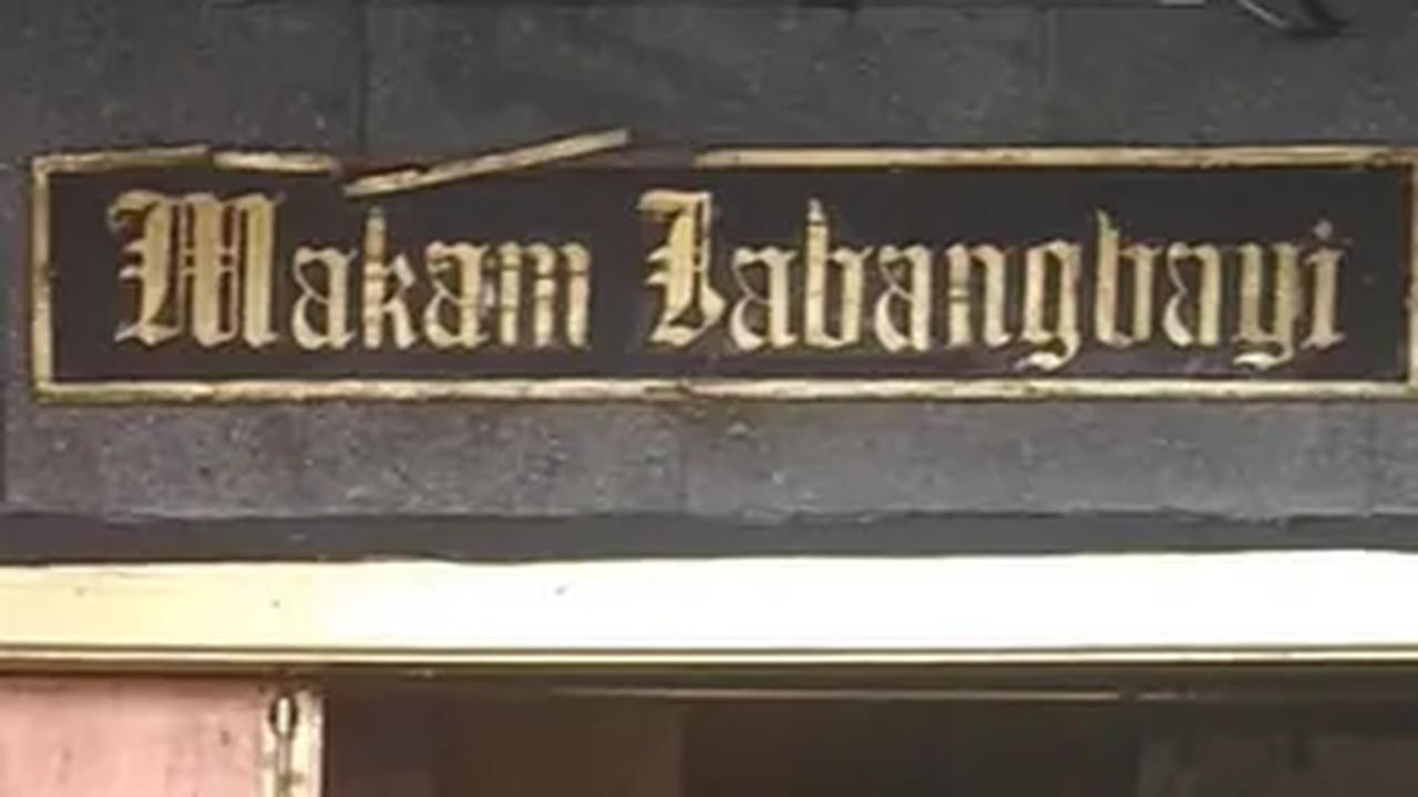 Kerap Jadi Tempat Ziarah, Begini Kisah di Balik Makam Jabang Bayi Kesambi Cirebon