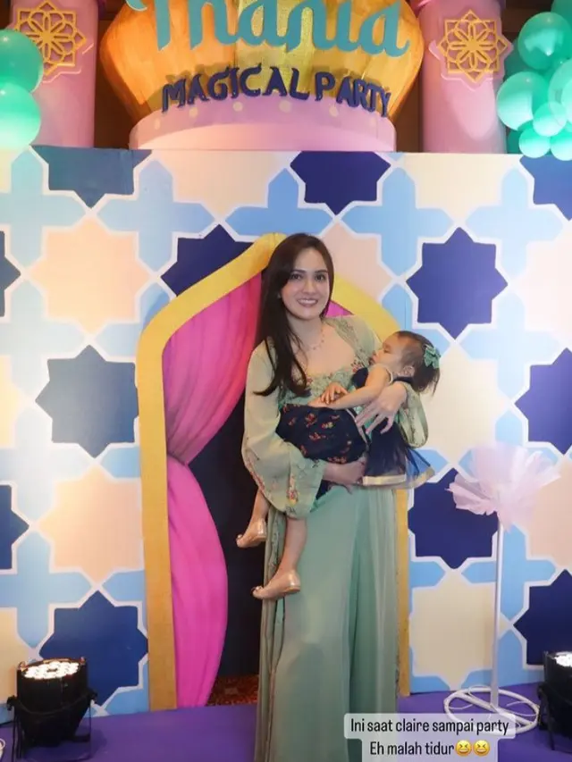 Shandy Aulia Pakai Kain Kaftan