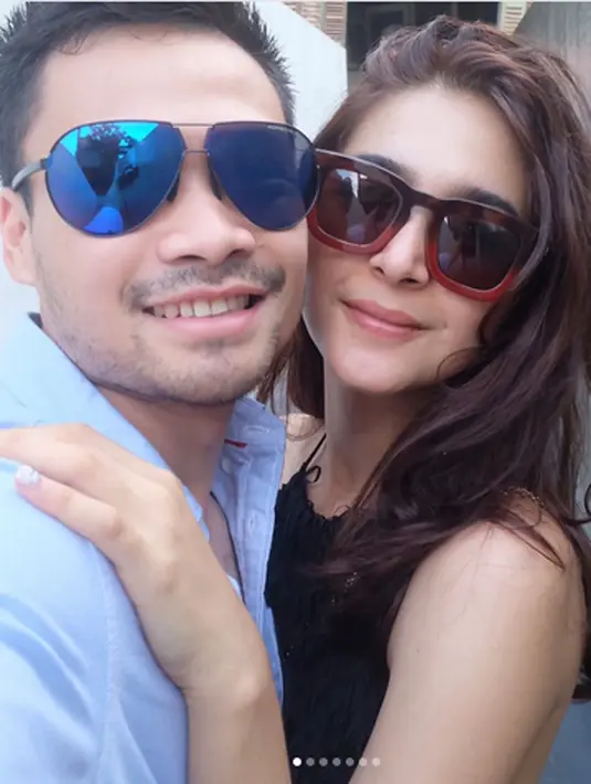 Senyum bahagia terpancar di wajah perempuan 31 tahun itu saat menggelar pengajian empat bulanan kehamilannya. Apalagi kehamilan ini telah dinantikan sejak nikah hampir dua tahun silam. (Instagram/nsyakieb85)