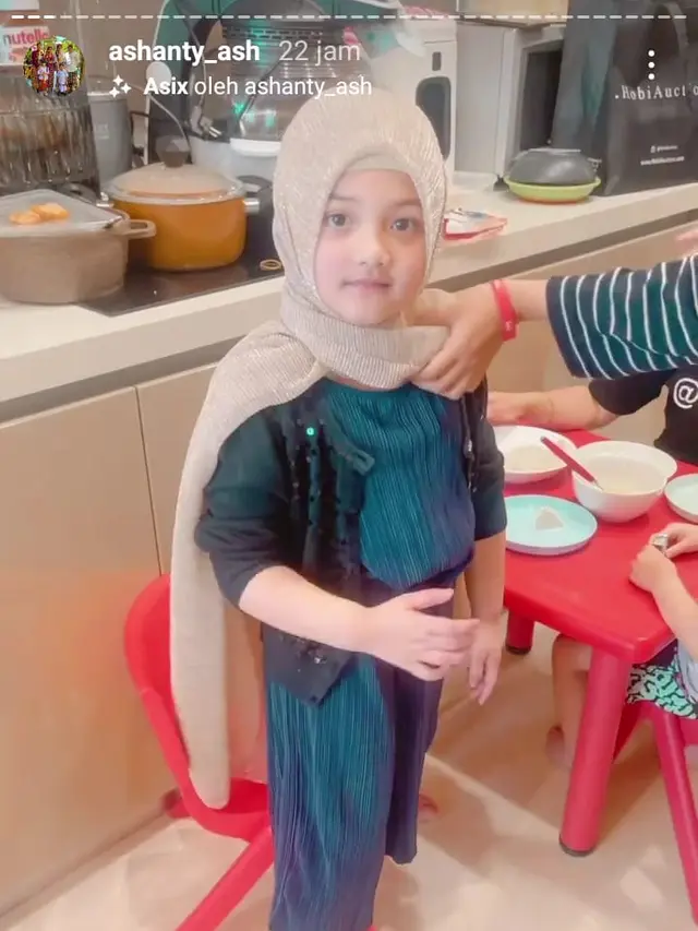 Pesona Manis Arsy Hermansyah Putri Ashanty saat Pakai Hijab Pashmina