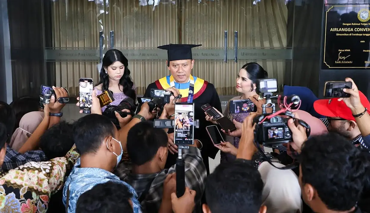 Tampilan serasi Annisa Pohan dan Almira Yudhoyono tak hanya menjadi simbol elegansi, tetapi juga menggambarkan keharmonisan keluarga.  [@agusyudhoyono].