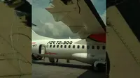 Senggolan pesawat Lion Air dengan Wings Air di landasan pacu Bandara Kualanamu, Deli Serdang, Sumut, menyebabkan kerusakan cukup parah pada sayap kedua pesawat. (Liputan6.com/Reza Efendi)