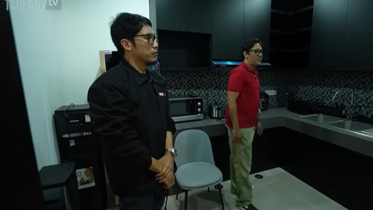 6 Potret Dapur Desta Usung Konsep Open Space, Modern Usung Nuansa Hitam - Ada Ruang Tersembunyi