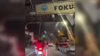 Alasan Truk Tabrak JPO Tendean Belum Bisa Dievakuasi Pagi Ini