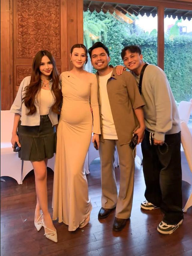 6 Pasangan Artis di Gender Reveal Aaliyah Massaid,