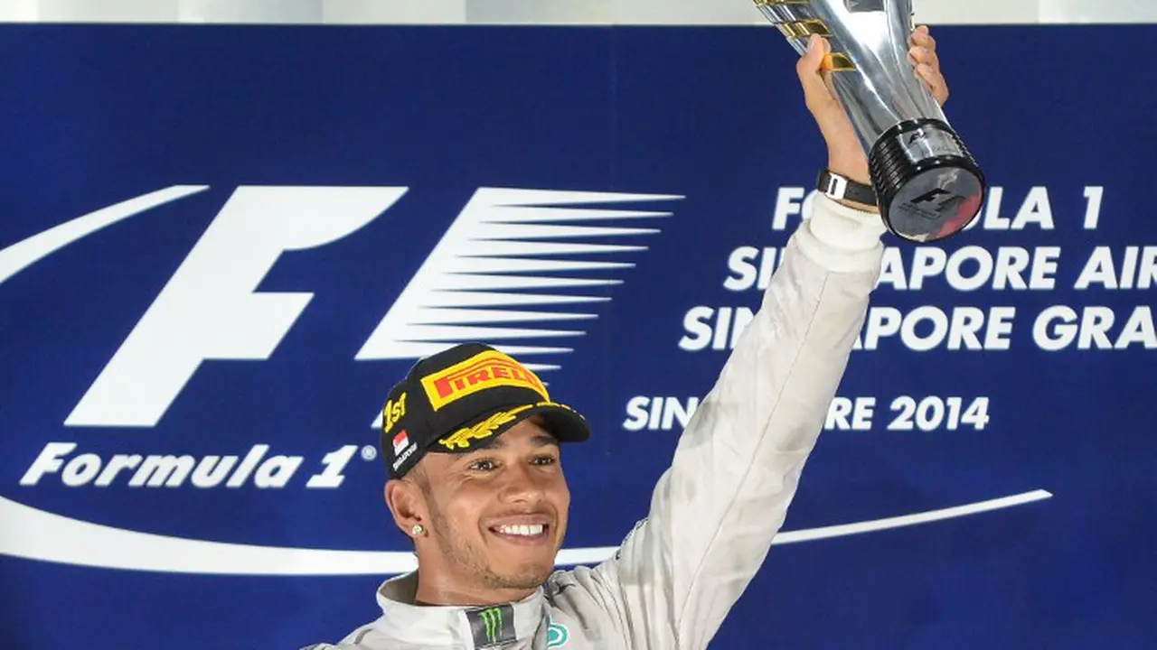 Pembalap Mercedes Lewis Hamilton