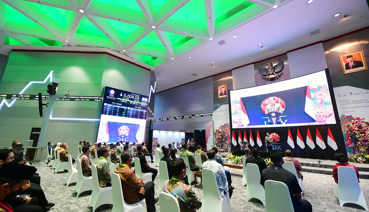 Suasana Pembukaan Perdagangan Bursa Efek Indonesia (BEI) 2022 di gedung BEI, Jakarta Pusat, Senin (3/1/2022).  Pembukaan Perdagangan Tahun 2021 Indeks Harga Saham Gabungan (IHSG) dilakukan Presiden Jokowi. (Foto: Muchlis Jr-Biro Pers Sekretariat Presiden)