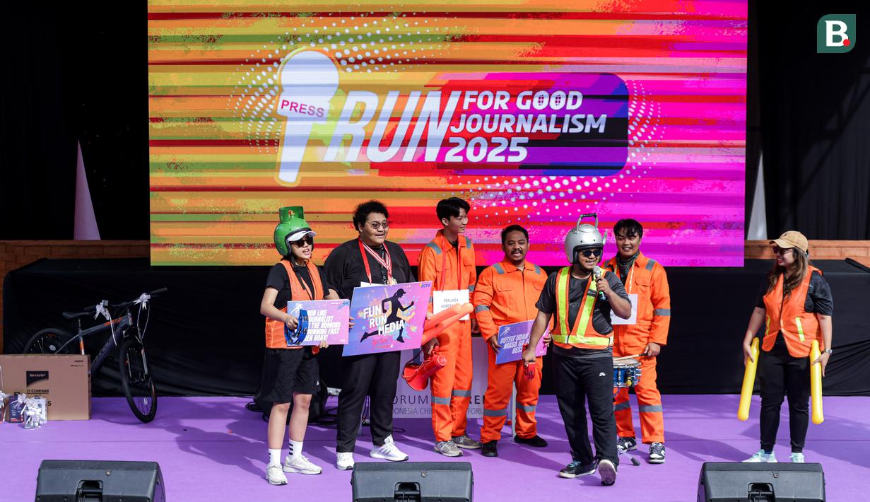 <p>Penampilan grup cheering dari SCM saat Run for Journalism 2025 yang berlangsung di Unika Atma Jaya, Jakarta, Minggu (16/11/2025). (Bola.com/Bagaskara Lazuardi)</p>