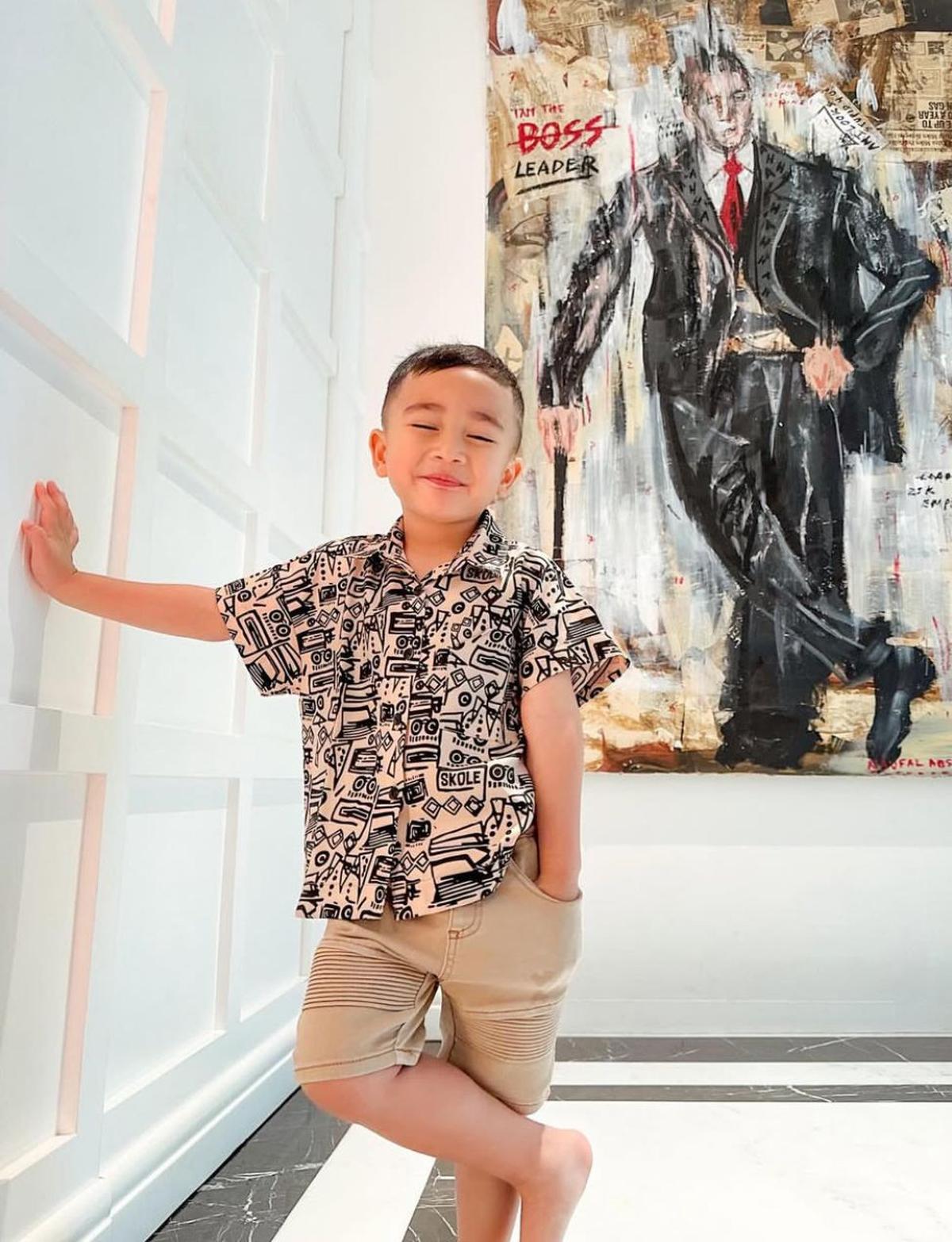 Rayyanza Berpose ala Raffi Ahmad, Tingkahnya Banjir Komentar Netizen