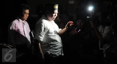 Terdakwa kasus dugaan suap PTUN Medan, Syamsir Yusfan usai sidang vonis di Pengadilan Tipikor, Jakarta, Kamis (3/12/2015). Syamsir divonis tiga tahun penjara karena terbukti menerima suap sebanyak 2 kali dengan total 2000 USD. (Liputan6.com/Helmi Afandi)