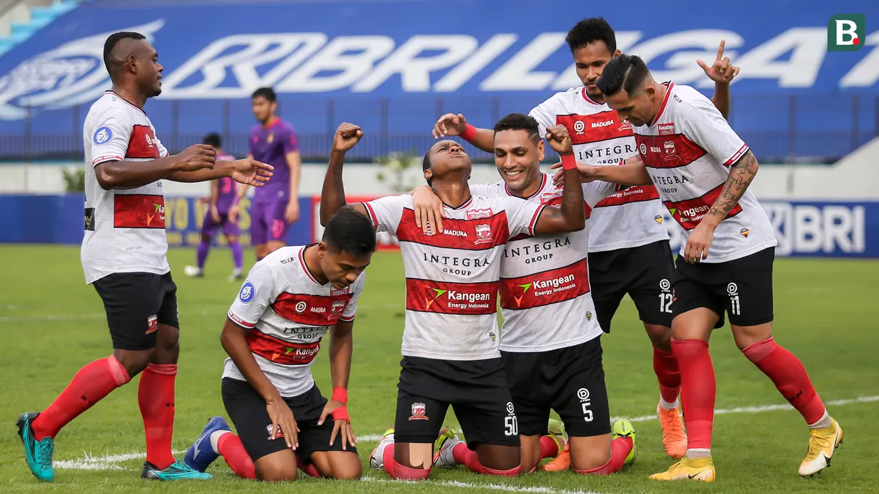 Foto: Dua Gol Bola Mati Jaja ke Gawang Persik Kediri Jauhkan Madura United dari Zona Degradasi di Pekan ke-13 BRI Liga 1