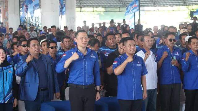 Ribuan masyarakat dari hampir seluruh daerah di Pulau Sumbawa dan Lombok, tumpah ruah hadir menyambut kedatangan Ketua Umum Partai Demokrat Agus Hartimurti Yudhoyono (AHY) di Kota dan Kabupaten Bima – NTB, Sabtu (30/12) (Istimewa)