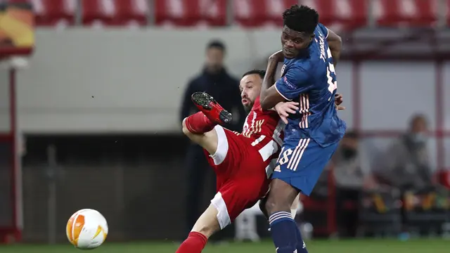 FOTO: Arsenal Hancurkan Tuan Rumah Olympiakos 3-1 - Thomas Partey; Mathieu Valbuena