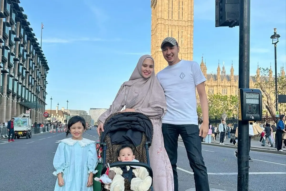 Potret Khalisa Anak Kartika Putri saat Liburan di London