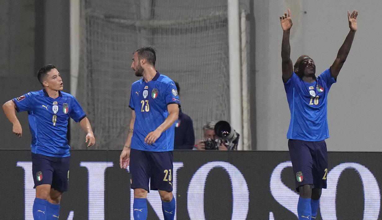 Pada musim ini, Ia juga diharapkan mampu tampil apik di Juventus sebagai pengganti Ronaldo yang hengkang ke MU. Sebelumnya, Bianconeri harus merogoh kocek sebesar 7 juta euro untuk memulangkan Kean dengan status pinjaman dari Everton. (Foto: AP/Luca Bruno)