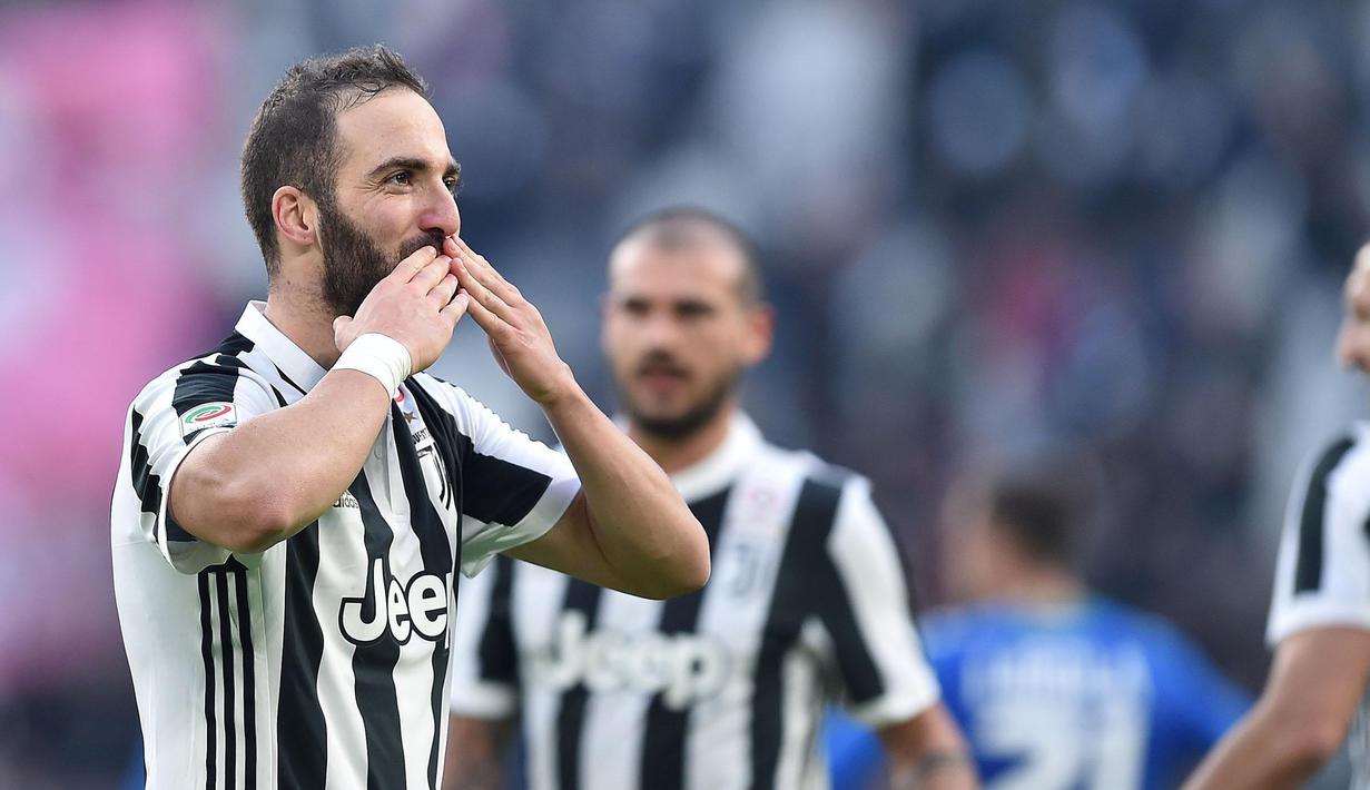 Gaya pemain Juventus, Gonzalo Higuain merayakan gol ke gawang Sassuolo pada lanjutan Serie A di Allianz Stadium, Turin (4/2/2018). Juventus menang 7-0. (Alessandro Di Marco/ANSA via AP)
