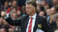 Pelatih Louis van Gaal meminta Manchester United membeli pemain sayap baru pada bursa transfer Januari nanti. (Reuters/Juan Medina)