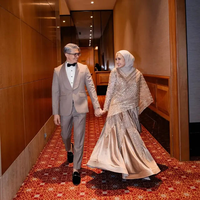 Tampil Kompak, 5 Potret Irwansyah dan Zaskia Sungkar Kondangan Ajak Ukkasya dan Baby Humaira (credit: instagram/zaskiasungkar15)