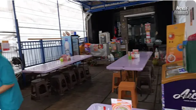 6 Potret Desain Warung Bakso Pengacara Elsie Lontoh, Ada Koleksi Hello Kitty dan Lego