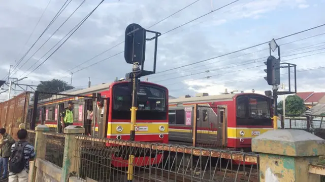 Pasca Evakuasi 3 Gerbong KRL 1722, Dua Jalur KA Jakarta-Bogor Dapat Beroperasi Kembali