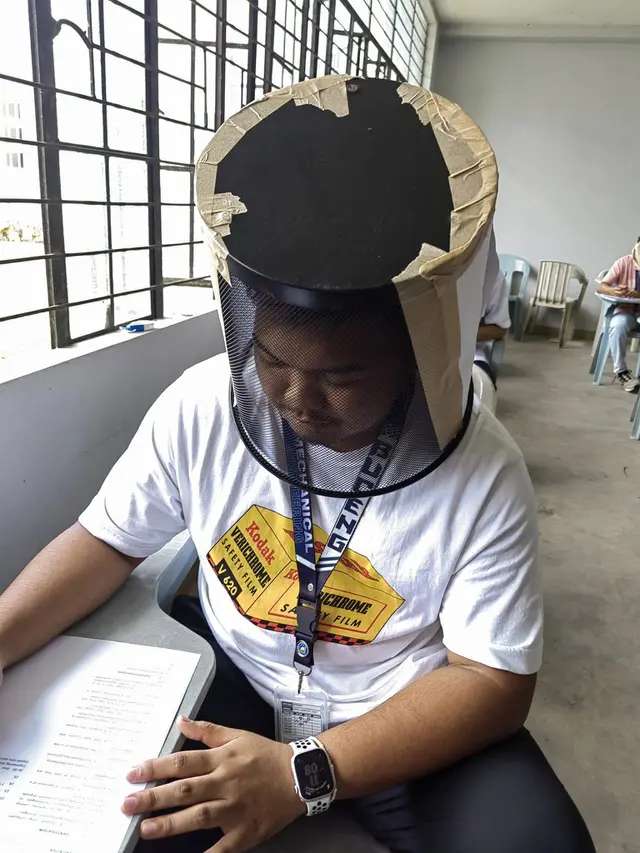 7 Potret Topi Anti Nyontek Mahasiwa Fillipina Ini Keren, Ada Karakter Anime