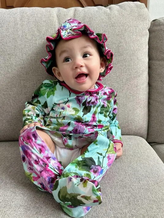 Wah Khadeejah, masih bayi sudah banyak penggemarnya nih!