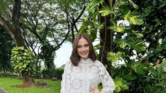 Dari Plisket Futuristik hingga Renda Feminin, Ini Inspirasi Gamis Lebaran 2025 yang Wajib Anda Diketahui