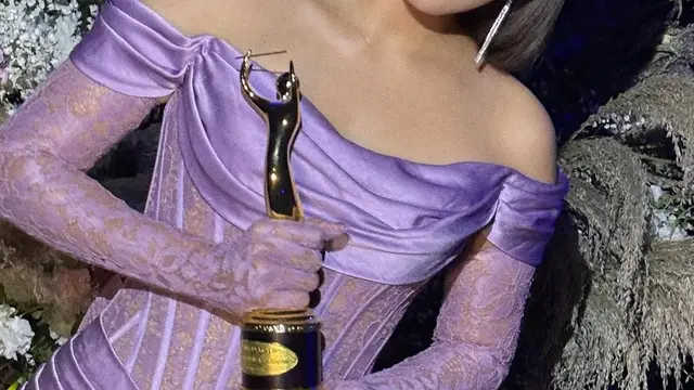 Pesona Raisa Makin Bersinar dengan Gaun Pastel di AMI Awards 2025, Raih Penghargaan Artis Solo Wanita Terbaik