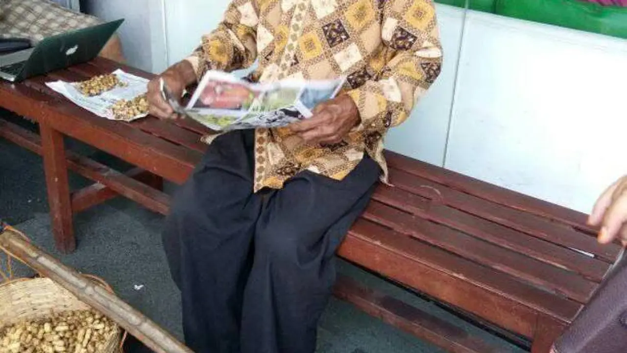 Sambung Hidup, Kakek Ini Pikul Bakul dari Boyolali ke Semarang