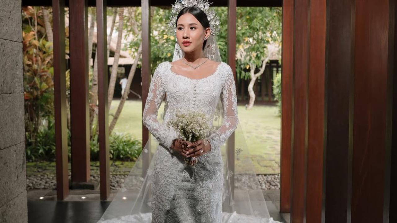 Detail Busana Shenina Cinnamon dari Kebaya Akad yang Anggun hingga Gaun Mini After Party