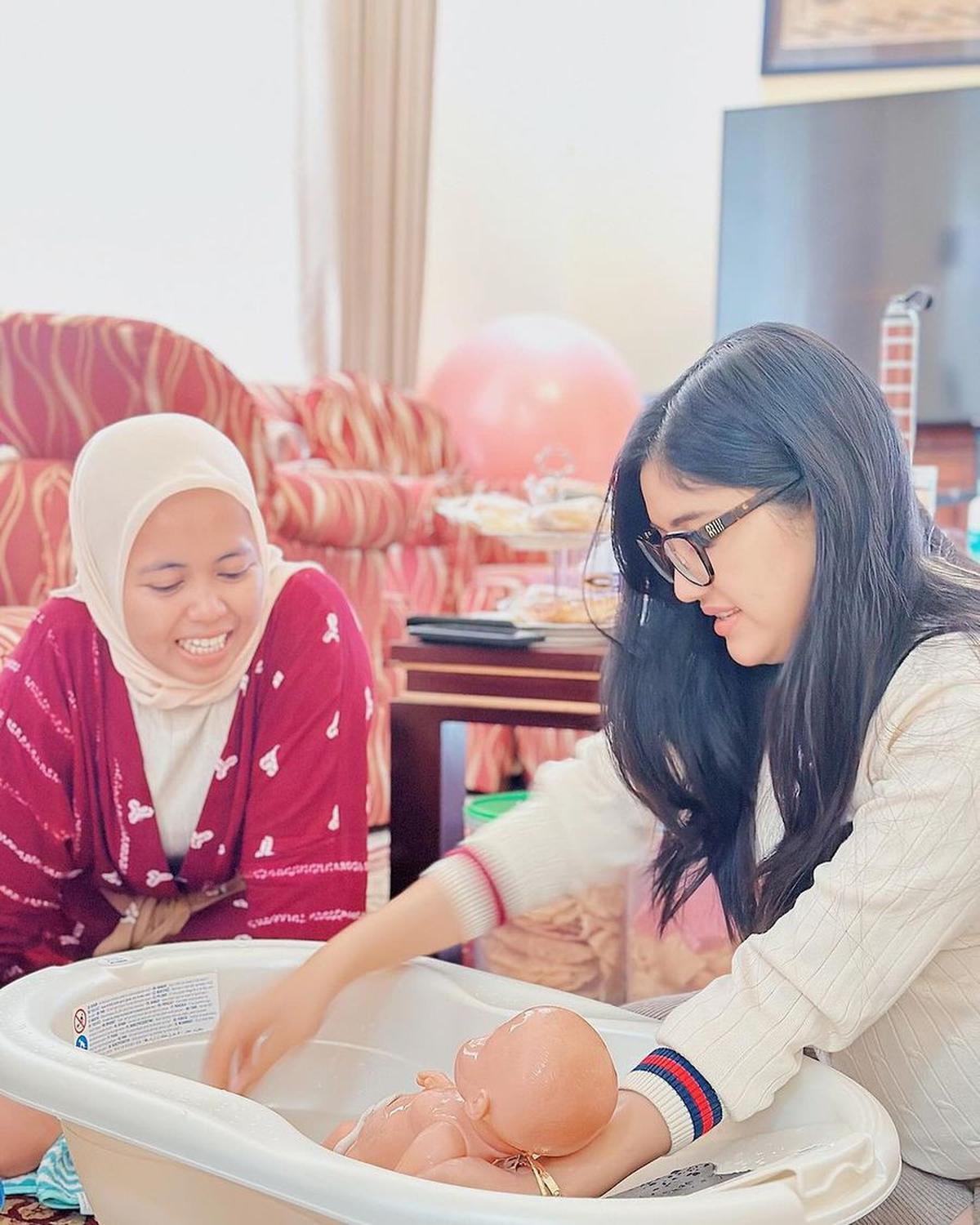 10 Potret Kaesang dan Erina Keciduk Ikut Kelas Newborn Care, Belajar Biar Jadi Orang Tua yang Baik