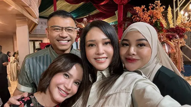 8 Gaya Santun Seleb di Pesta Ulang Tahun ke-55 Anang Hermansyah, Aurel Hermansyah-Aaliyah Massaid Kompak Pakai Gamis Hitam