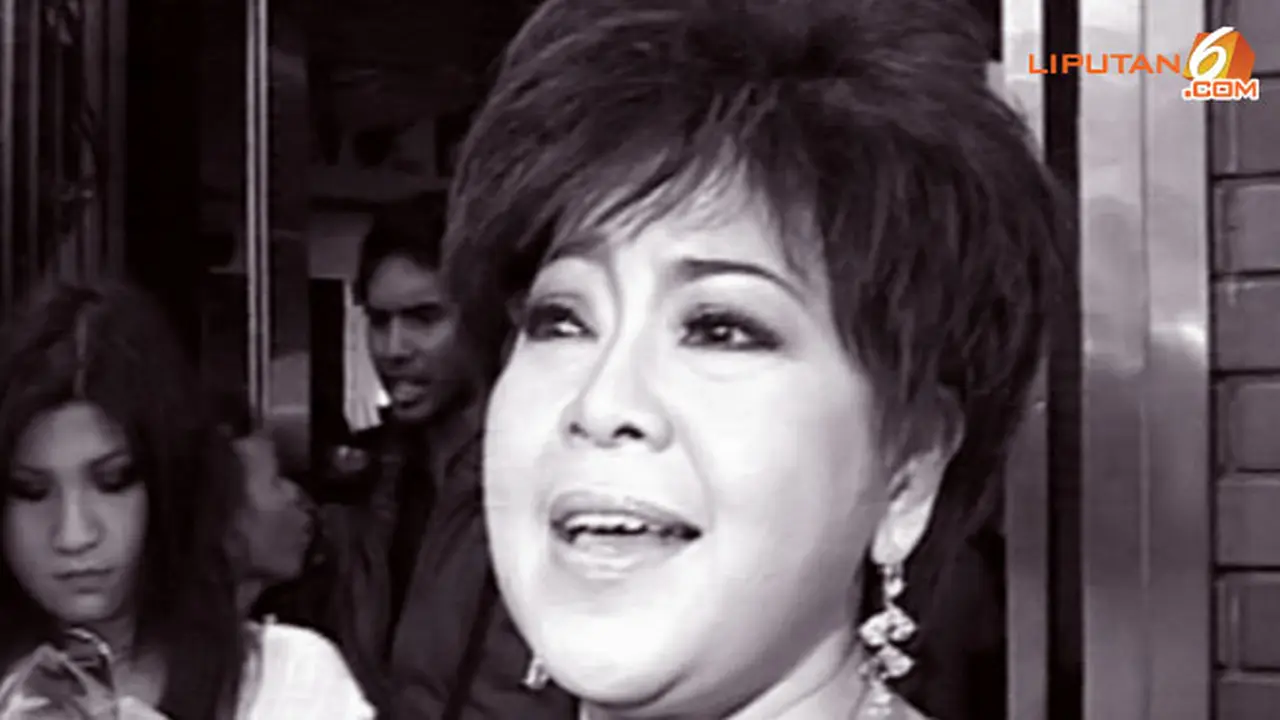 diana-nasution-dimakamkan-131004b.jpg