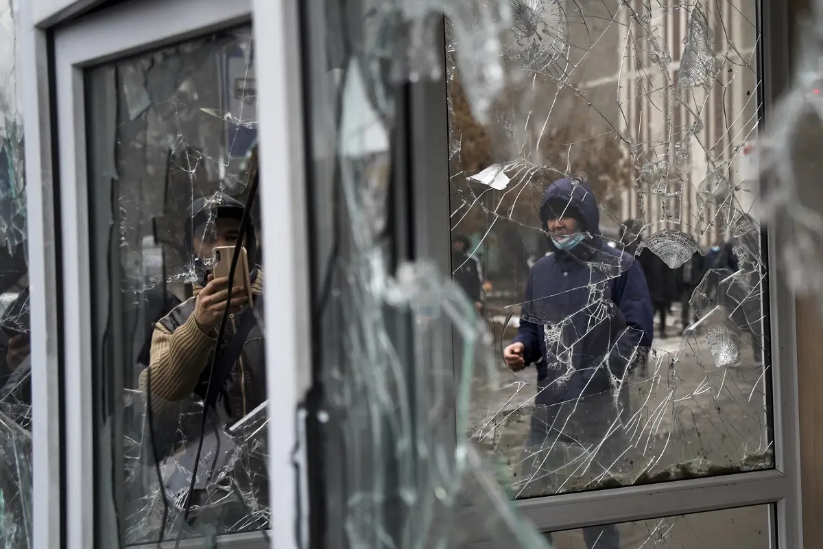 Bentrokan Polisi dan Demonstran di Kazakhstan
