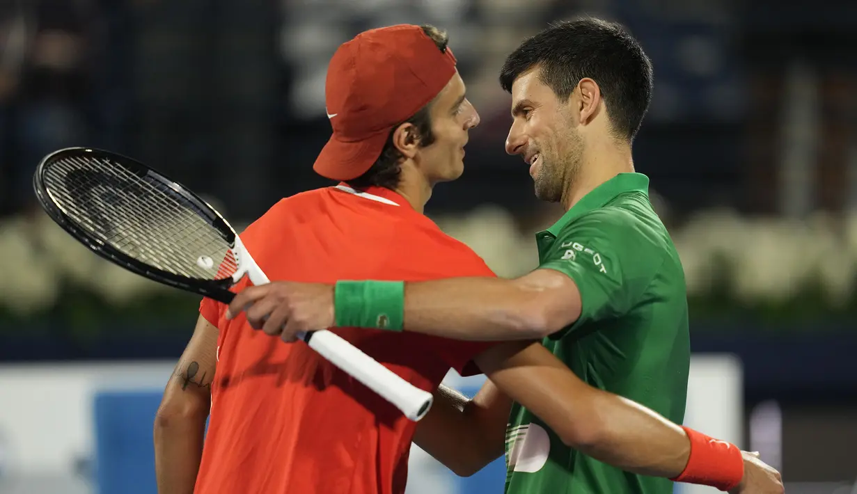 Pertandingan ini terbukti lebih mudah dibandingkan pertemuan sebelumnya yang terjadi di babak keempat di Roland Garros tahun lalu. Dalam pertemuan itu, Musetti mampu menyulitkan Djokovic hingga set kelima. (AP/Kamran Jebreili)