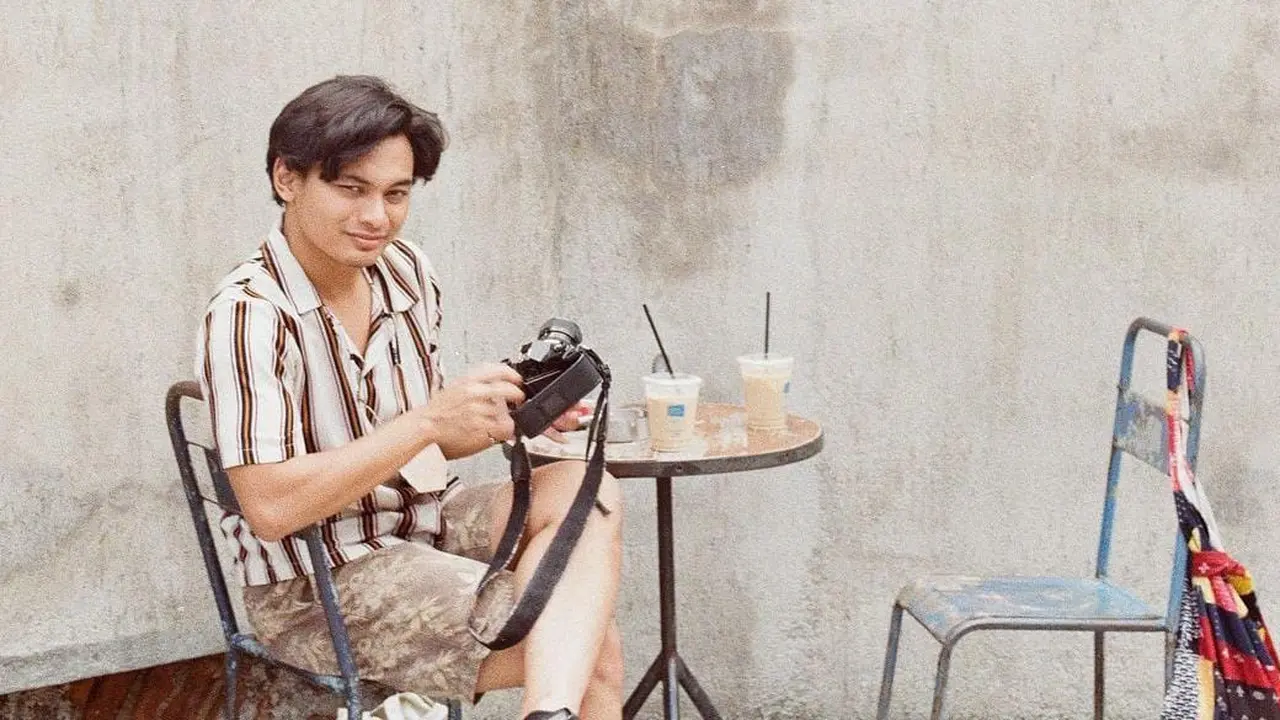 Yusuf Mahardika membintangi film Setengah Hati.