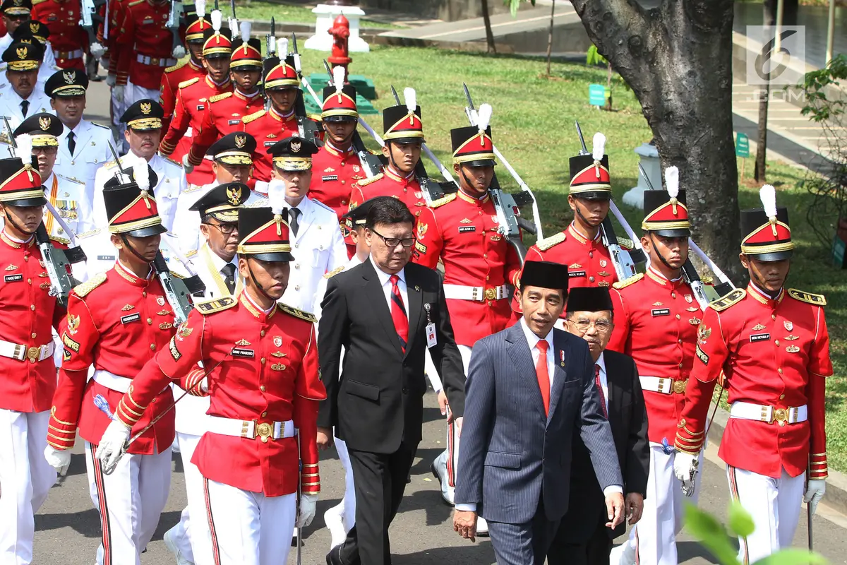 Jokowi Lantik 9 Gubernur dan Wakil Gubernur di Istana Negara