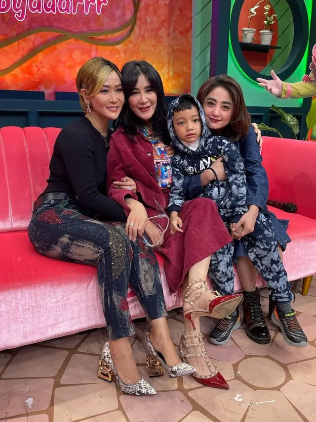 5 Potret Reuni Uut Permatasari, Inul Daratista dan Dewi Perssik, Diva Dangdut
