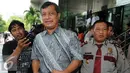 Komjen Pol (Purn) Oegroseno usai mendatangi KPK, Jakarta, Selasa (17/11). Kedatangan Oegroseno untuk melaporkan Ketua Umum KONI Pusat Tono Suratman terkait dugaan penyalahgunaan anggaran PP PTMSI. (Liputan6.com/Helmi Afandi)
