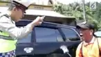 Seorang pria pura-pura bisu saat terkena razia kendaraan bermotor.