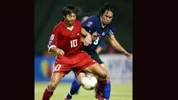Le Huynh Duc. Eks striker Vietnam berusia 50 tahun yang telah pensiun pada 2008 ini tercatat sebagai pemain dengan dengan jumlah gol terbanyak keempat di Piala AFF sepanjang masa. Ia total mencetak 14 gol di Piala AFF, tanpa satu kali pun meraih gelar top skor pada edisi yaang diikutinya. (AFP/World Sport Group))