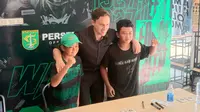 BRI Liga 1: Paul Munster Meet &amp; Greet dengan Suporter Persebaya, Berebut Foto dan Tanda Tangan