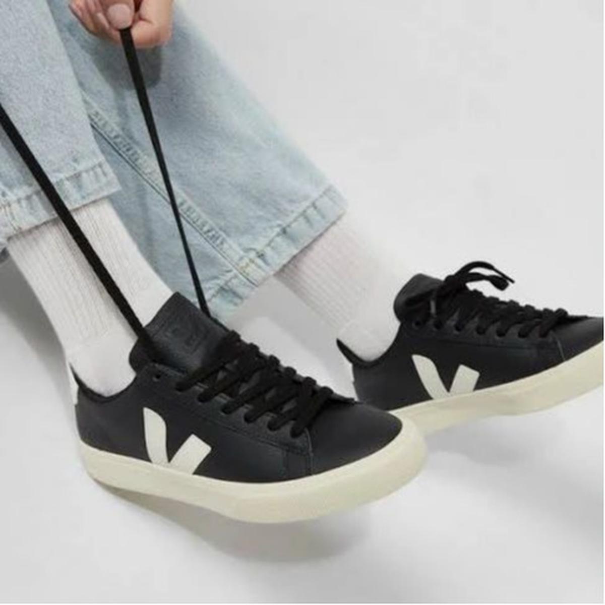 Tren Sepatu Kets 2025: Siluet Elegan dan Desain Inovatif Jadi Sorotan