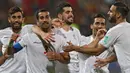 Piala Dunia 2022 akan segera bergulir pada 20 November 2022. Pentas sepak bola terbesar di dunia ini tak hanya menyuguhkan persaingan dari para bintang saja, melainkan juga dari beberapa pemain senior andalan negaranya. Berikut deretan pemain dengan koleksi caps terbanyak dari masing-masing tim di Grup B Piala Dunia 2022. (AFP/Khalil Mazraawi)