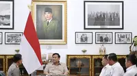 Prabowo bertemu wamen panrb purwadi arianto dan wakapolri komjen wahyu hadiningrat. (dokumentasi foto sekretariat.kabinet).