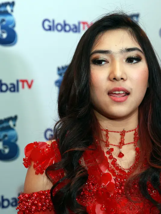 'Belajar perlu, kan biasanya yang ditahapan opera tapi sekarang film. Mudah-mudahan lancar ya nanti,' harap Isyana Sarasvati. (Deki Prayoga/Bintang.com)