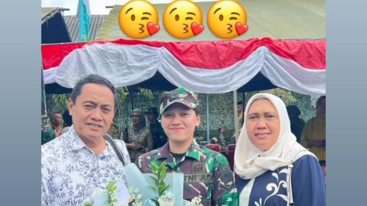 Belum lama ini, unggahan Indah saat melakukan pelantikan anggota TNI pun berhasil membuat warganet heboh.