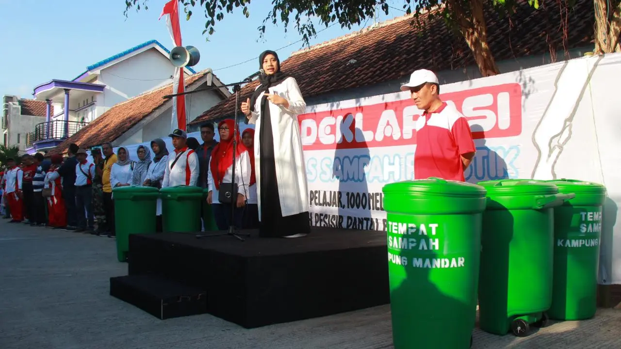 Sambut Festival Pasar Ikan, Warga Banyuwangi Kompak Bersih-bersih Kampung Nelayan