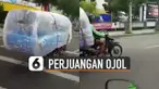 Beredar video memperlihatkan pengemudi ojek online memgangkut kasur dengan motor.