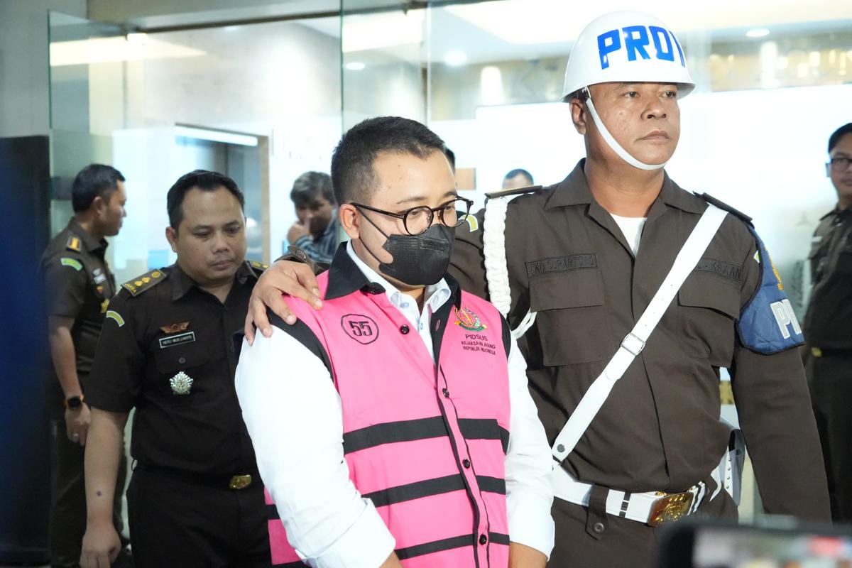 Tersangka kasus korupsi minyak mentah Pertamina
